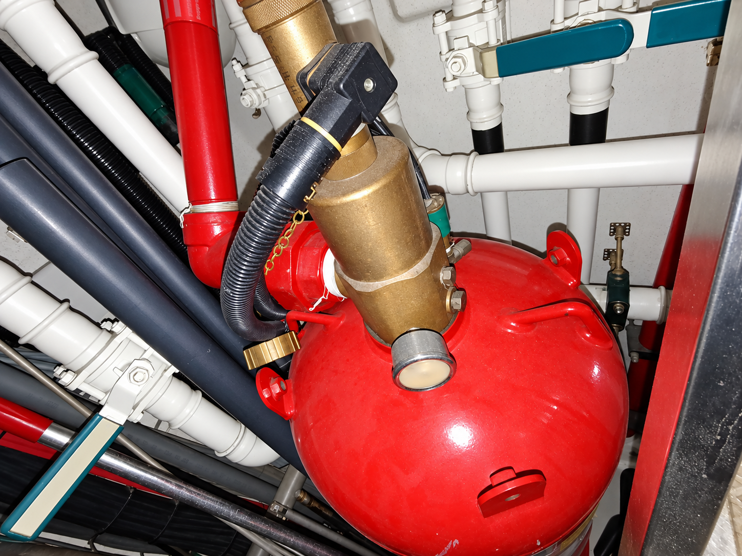 Yacht fixed fire suppression system inspection